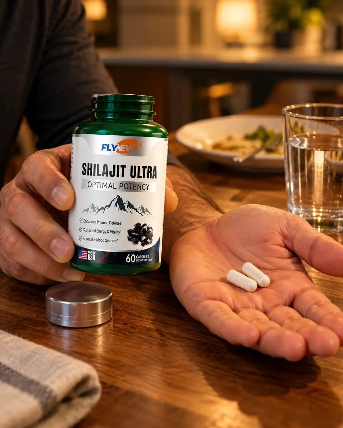 Foto lifestyle: persona tomando Shilajit Ultra